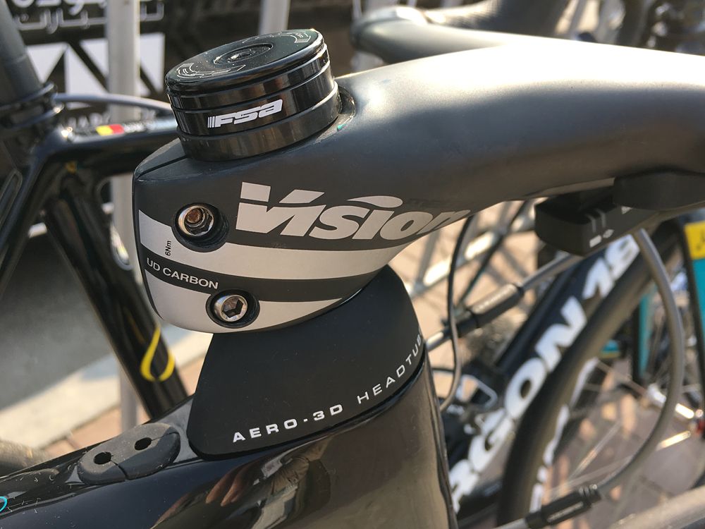 This Astana Argon 18 bikes even has an aero head tube spacer
