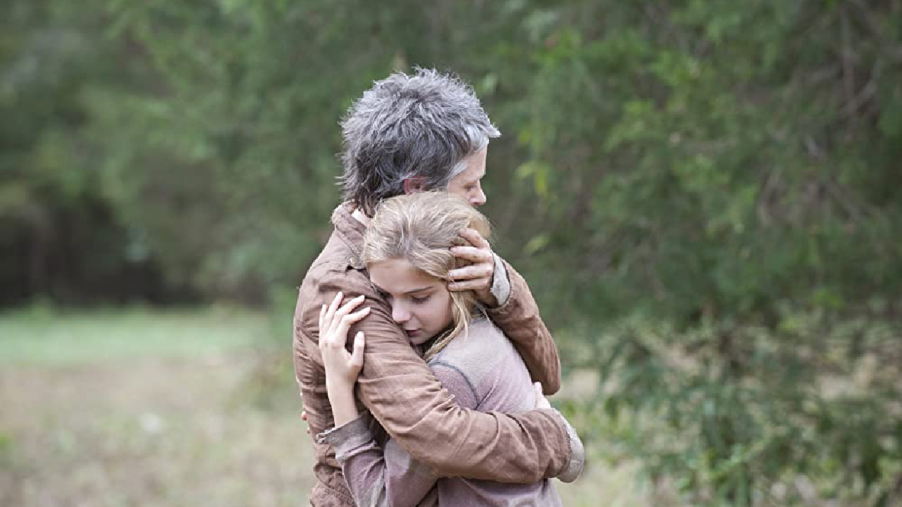 Carol and Lizzie in The Walking Dead.