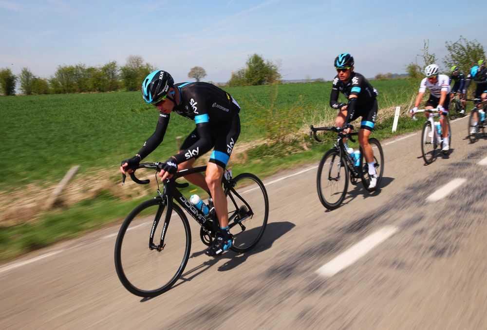Team Sky working for Chris Froome