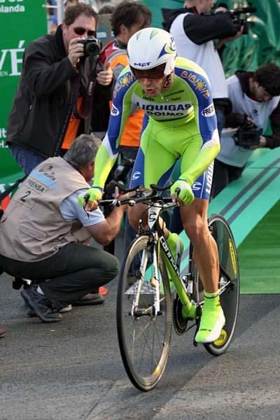Ivan Basso (Liquigas) gets his start