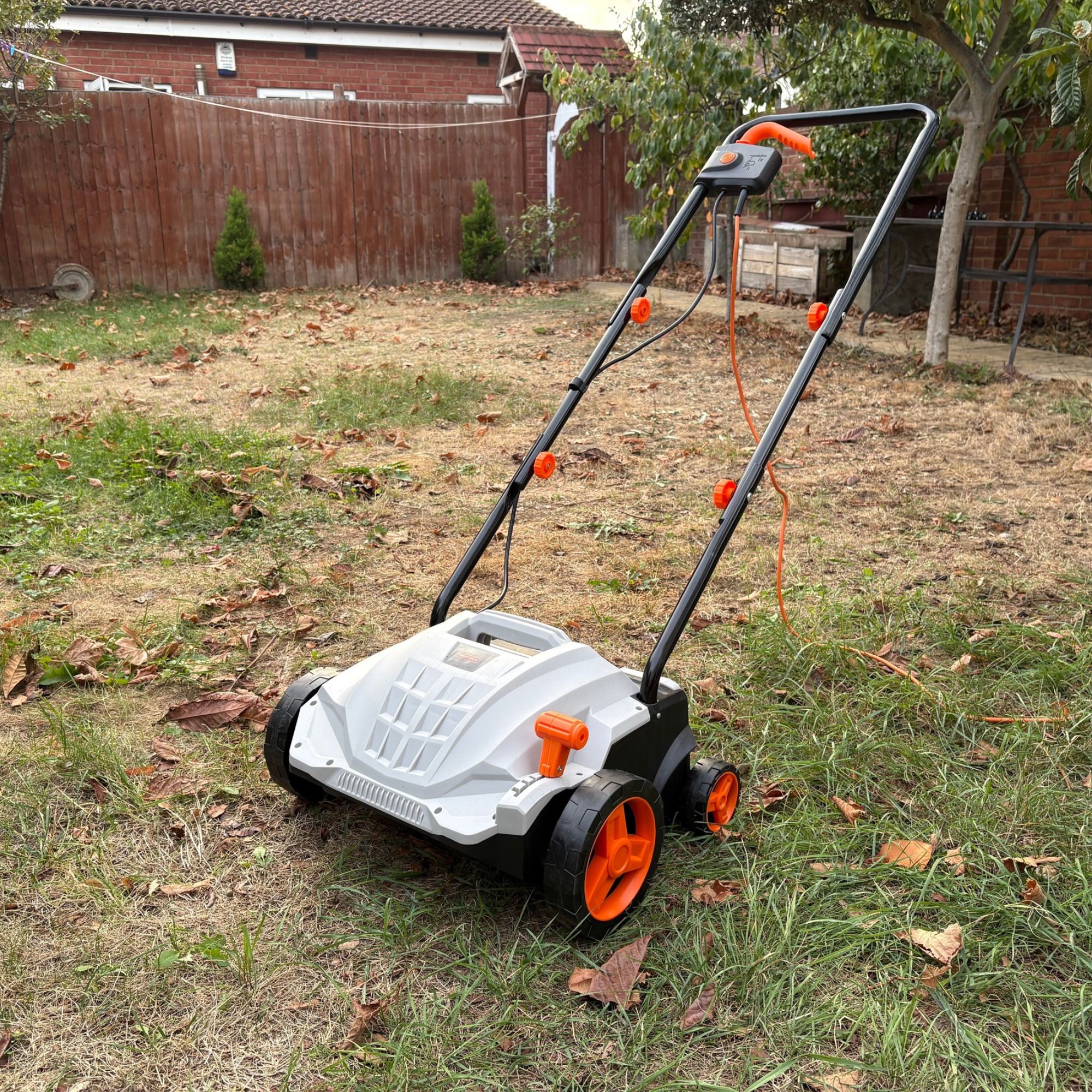 Vonhaus Lawn Scarifier &amp; Aerator 1500W without collection bag attached