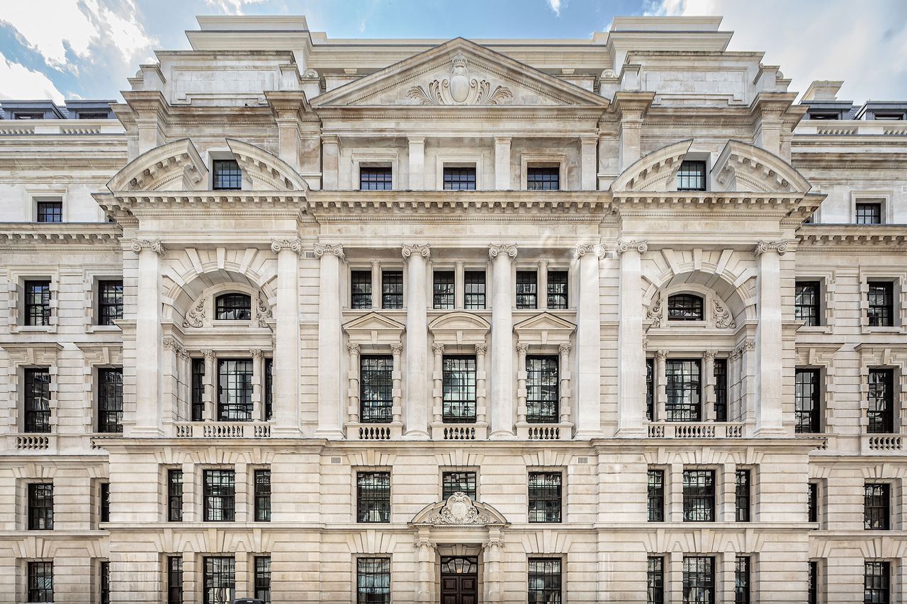 exterior view of London&#039;s old war office grand white building in Edwardian Baroque style