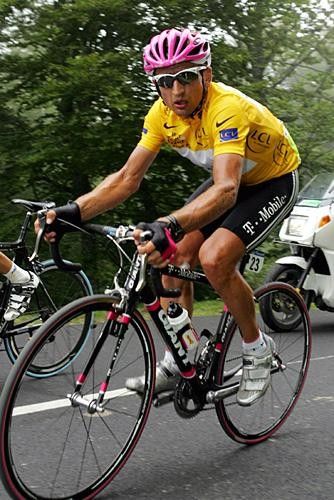 Serguei Gonchar (T-Mobile) had to fend for himself on the climb.