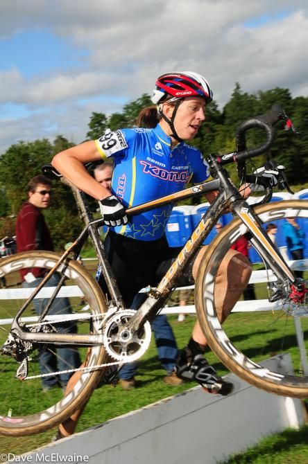 Helen Wyman (Kona Factory Racing) putting on a clinic