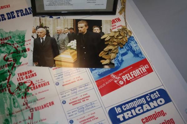 Rick Van Looy, Freddy Maertens and Frank Vandenbroucke were among the pallbearers at Briek Schotte's funeral in 2004.