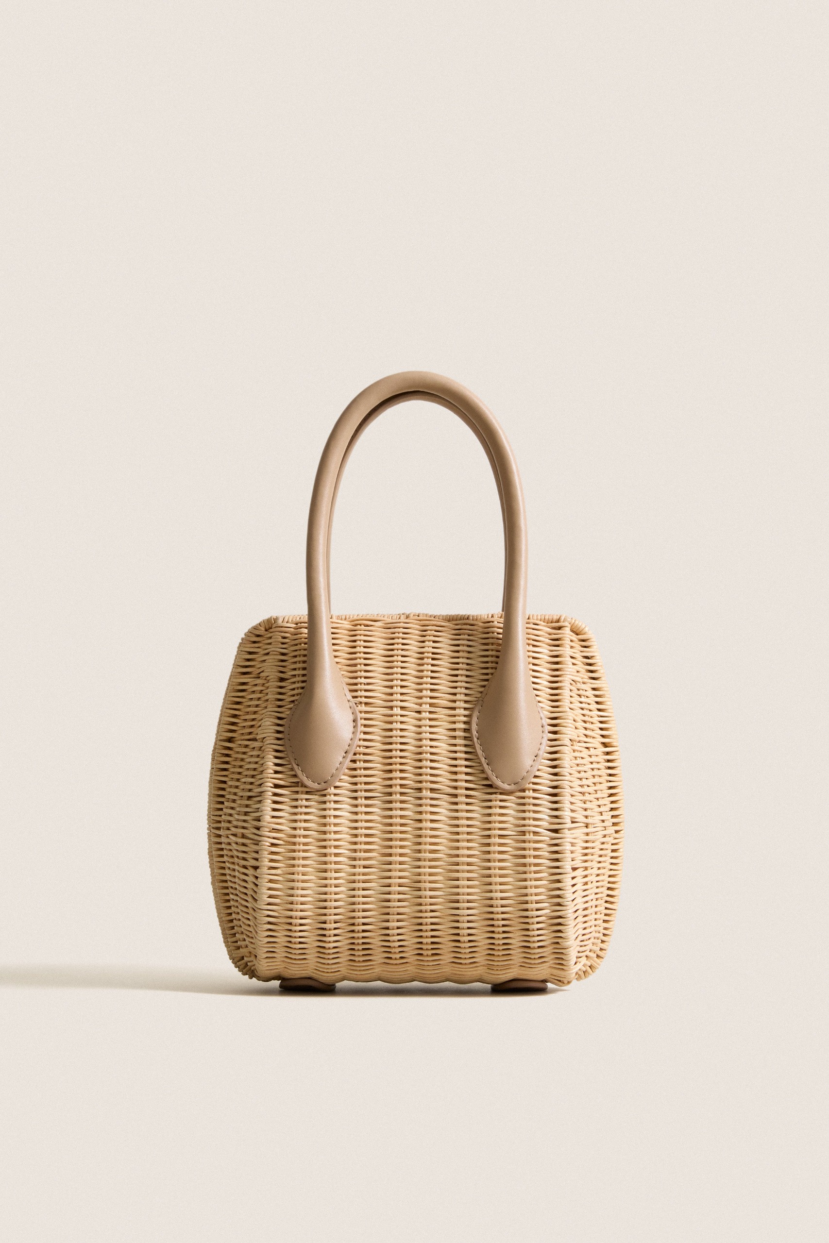 Natural Wicker Wave Top Handle Bag