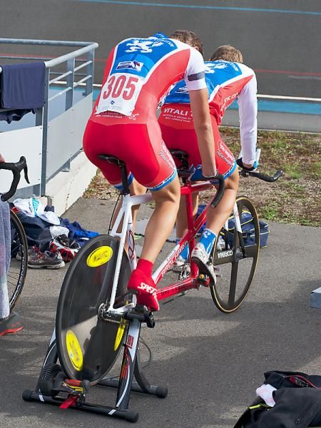 Laurent Huyghe (stoker) and Emmanuel Roche warming up.