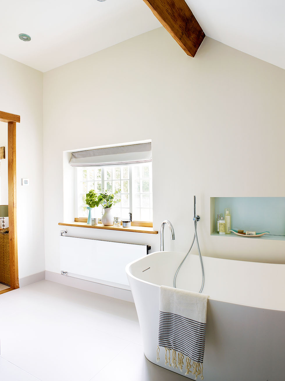 luther-bathroom-window