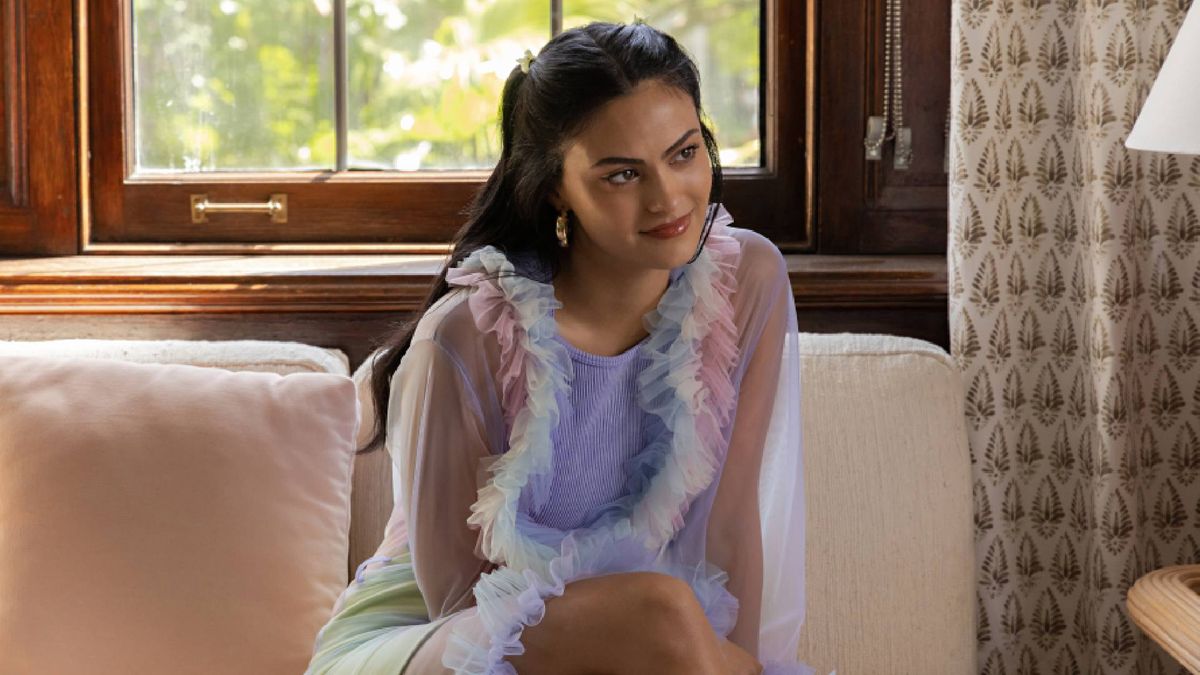 Camila Mendes in Do Revenge