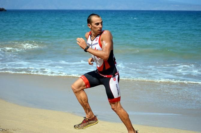 Ruben Ruzafa runs on the beach