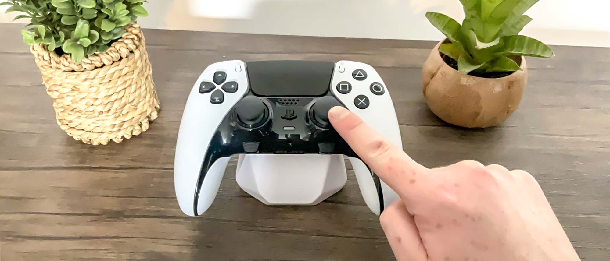 How to Connect PS5 DualSense Edge Controller to iPhone or iPad