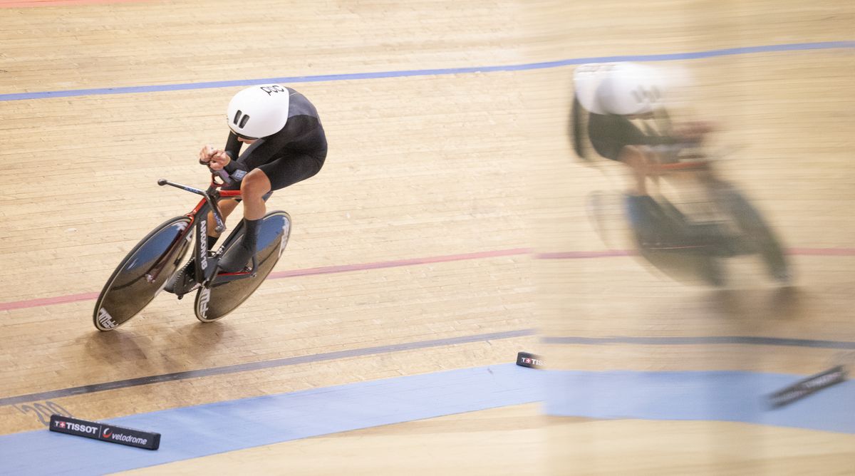 Joscelin Lowden sets new women's UCI Hour Record in 48.405km