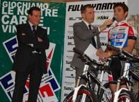 Eros Maccion presented the Full Dynamix MTB Team's riders for 2010.