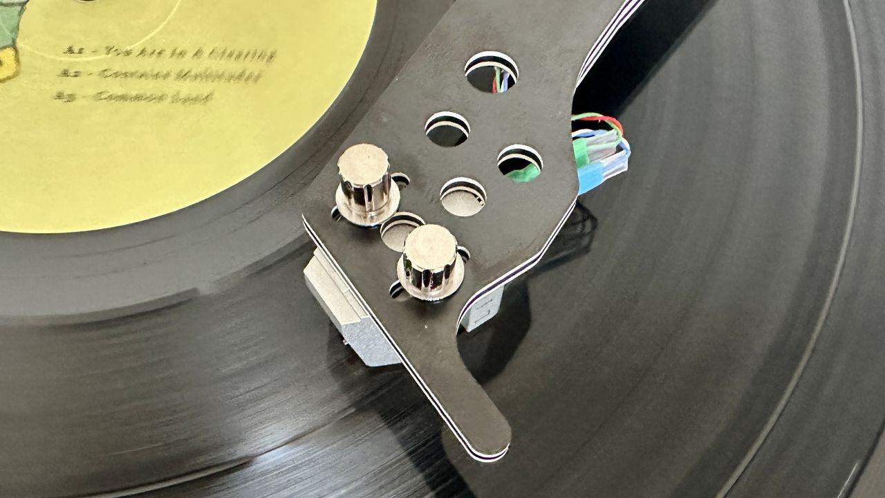 Vertere DG X turntable, in a hi-fi listening room, ready for testing