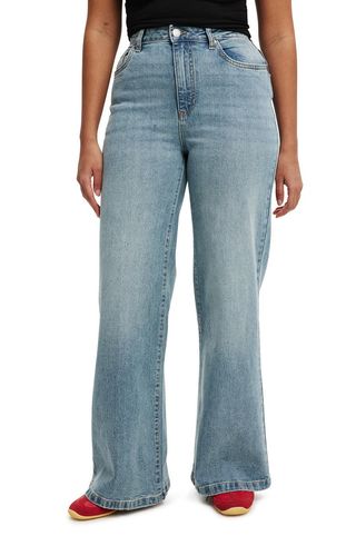 Curvy Stretch Wide Jean