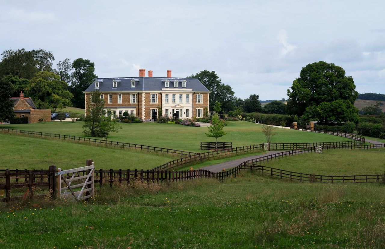 Fig 1: The hosue in its setting: Woodford Hill Farm, Northamptonshire. ©Will Pryce for Country Life