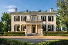 Houses for sale with stables: Castleton, Lexington, Kentucky, USA