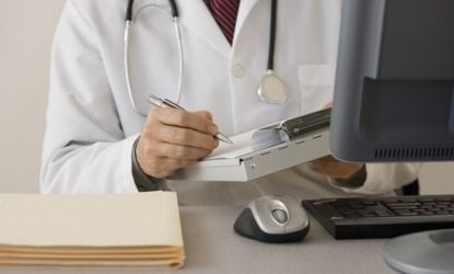 A new survey suggests that 9 out of 10 patients want to see the notes their doctors scribble down during appointments.
