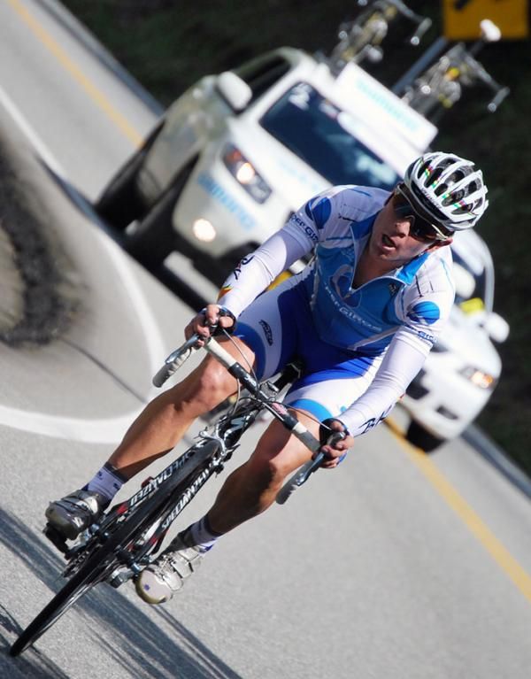 Jeferson Vargas goes it alone.