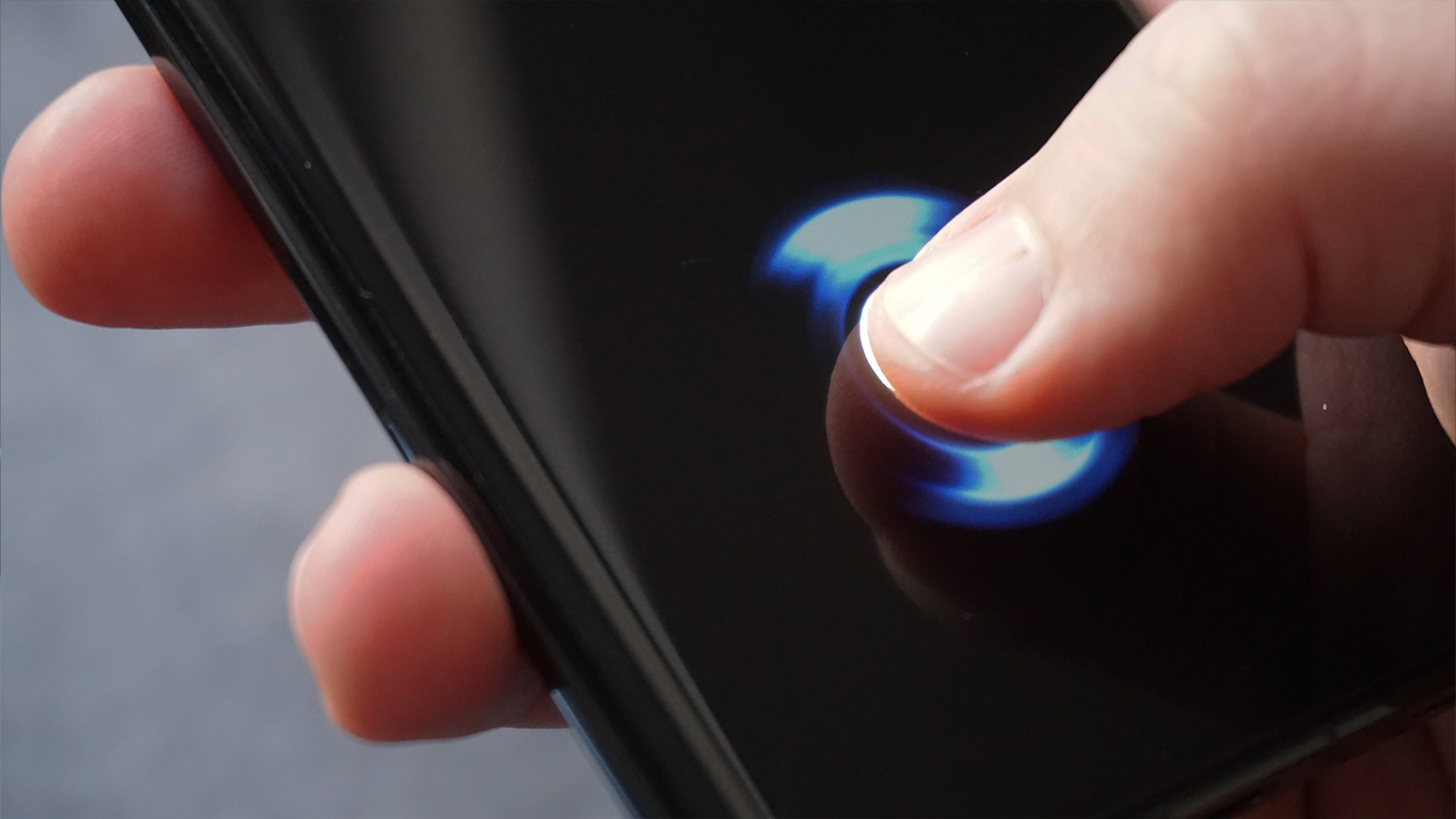 Xiaomi 13 Pro review fingerprint sensor
