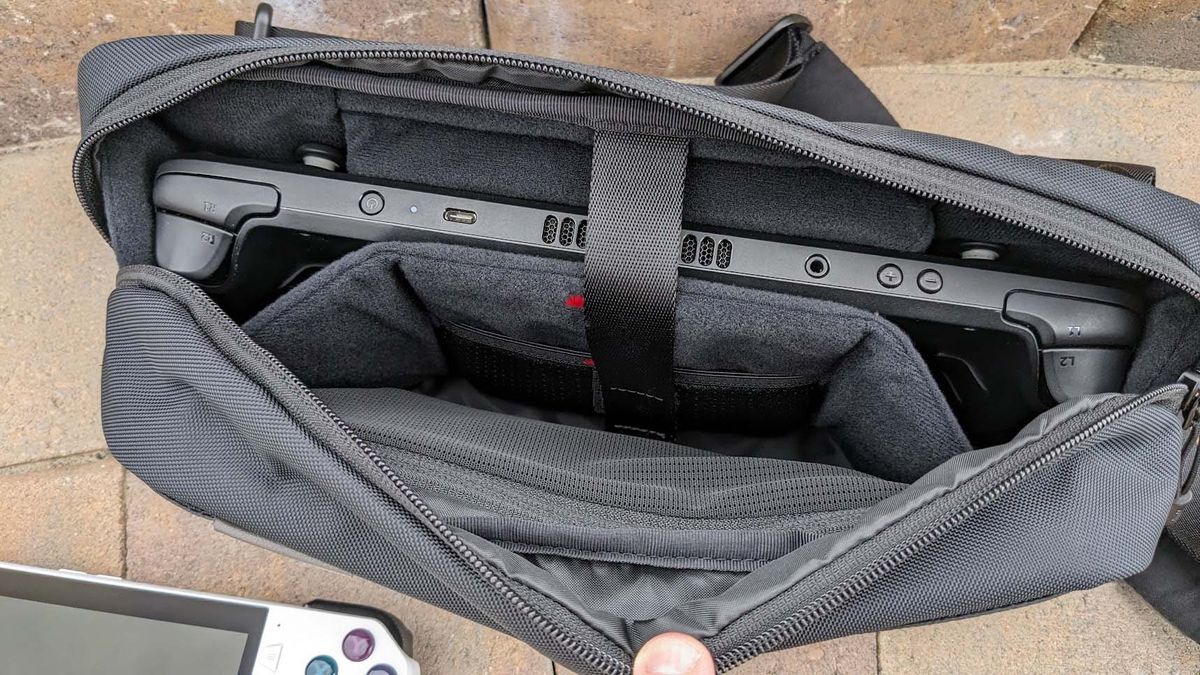 Tomtoc Carrying Case with Steam Deck inside.