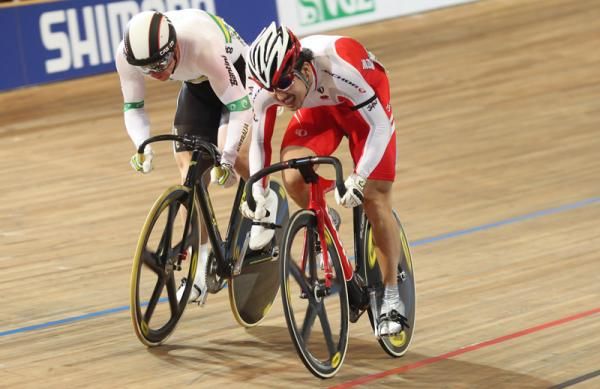Shane Perkins beats Kazunari (Japan) in the sprint