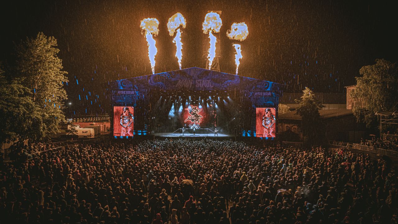 Mystic Fesitval stage with a huge crowd