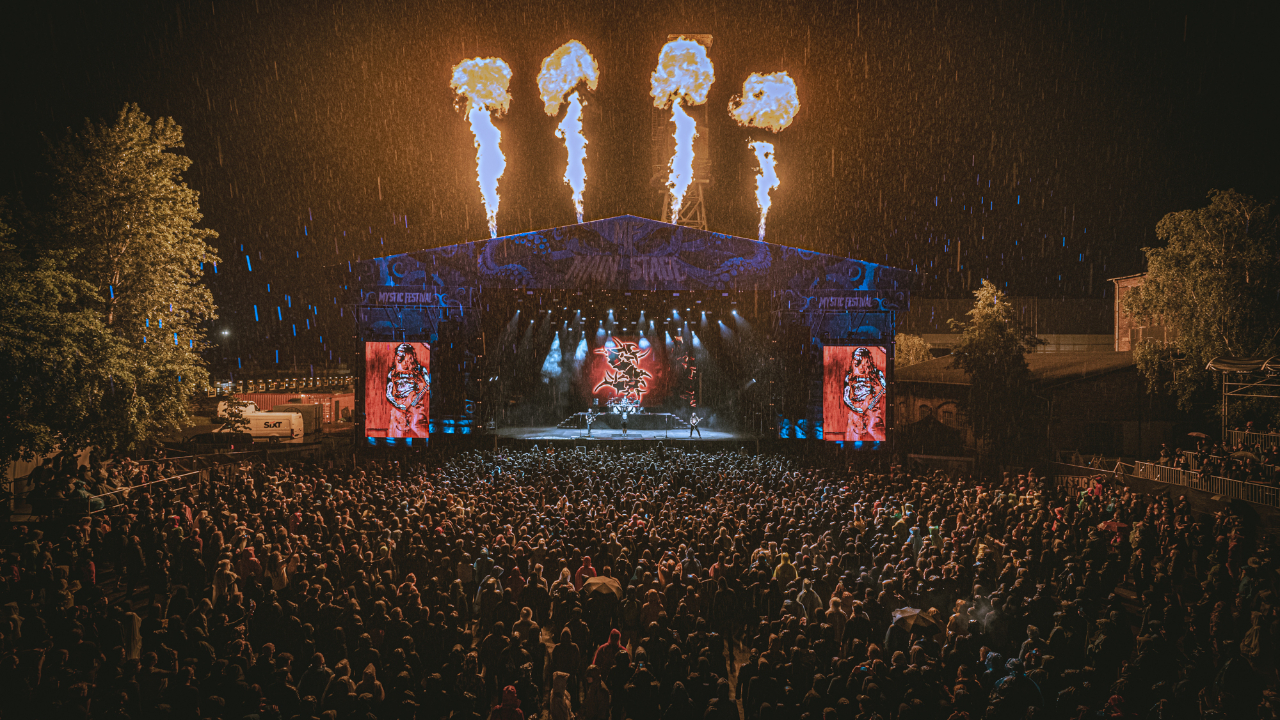 Mystic Fesitval stage with a huge crowd