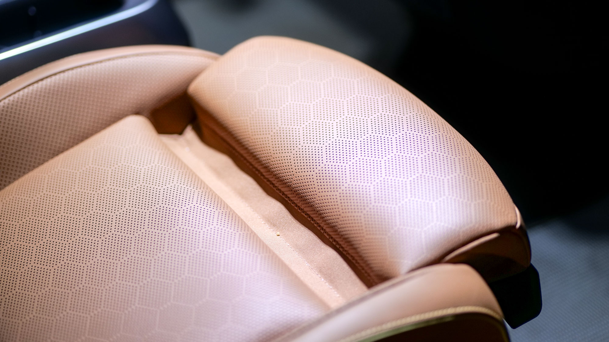 2025 Volkswagen ID. Buzz Pro S Plus 4MOTION test drive.
