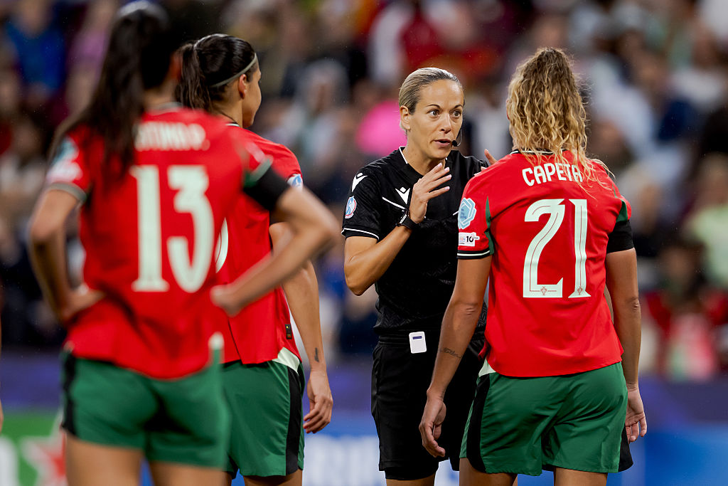 Referee chats to Portuguese players during Euro 2025