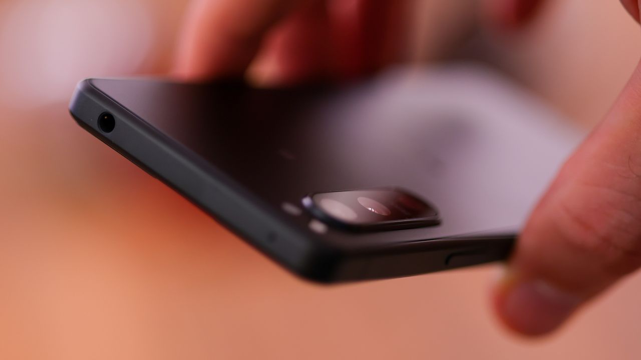A photo of the Sony Xperia 5 IV