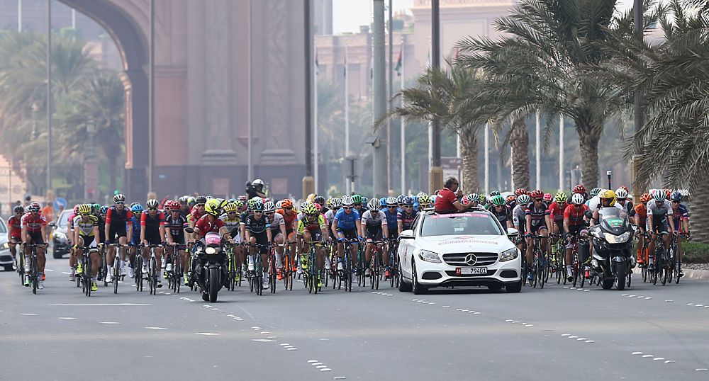 2016 Abu Dhabi Tour - the men roll out for stage 2