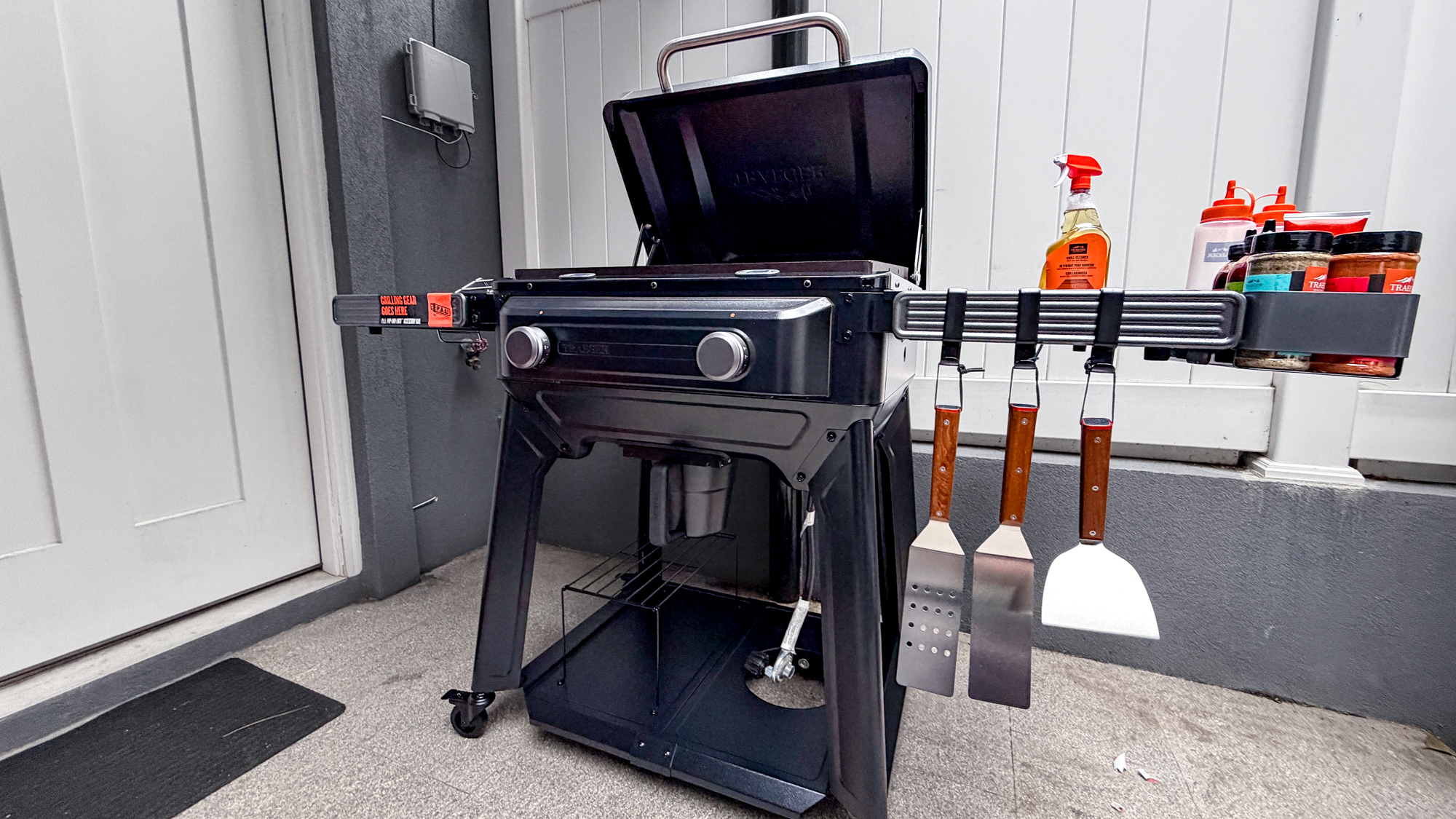 Traeger Flatrock 2