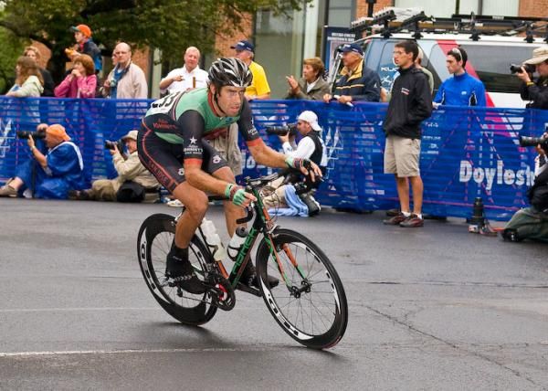 Logan Hutchings (Hotel San Jose) makes an heroic effort trying to bridge up to the loan breakaway rider.