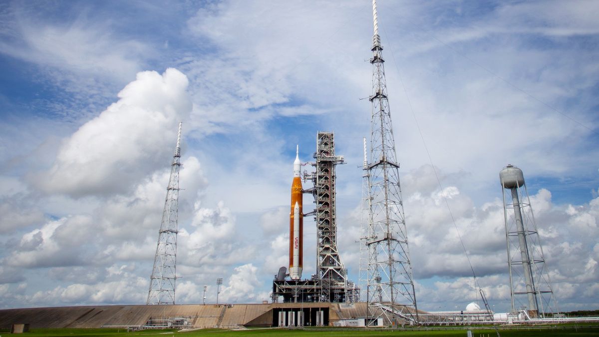 NASA’s Space Launch System (SLS) rocket with the Orion spacecraft aboard is seen atop the mobile launcher at Launch Pad 39B.