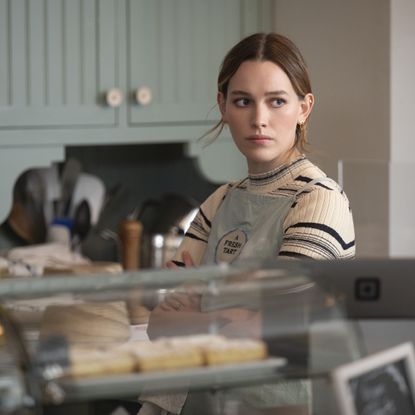 you l to r victoria pedretti as love quinn in episode 303 of you cr john p fleenornetflix &copy; 2021