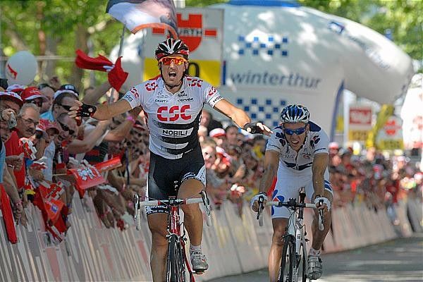 Cancellara beats Gilbert by reaching the Belgian in the final metres.