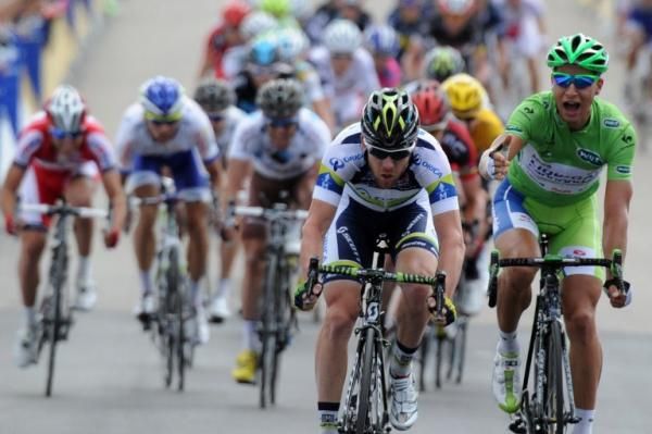 Points leader Peter Sagan (Liquigas-Cannondale) isn't pleased with Matt Goss (Orica-GreenEdge) in their sprint to the finish on stage 12.