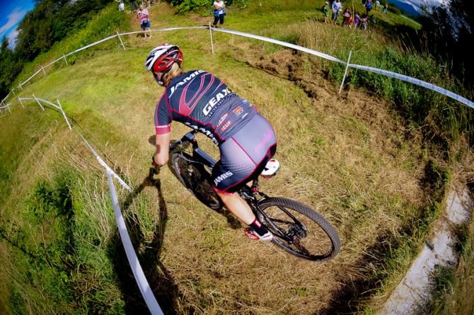 Eric Tingey (Team Jamis) on the grassy upper part of the course
