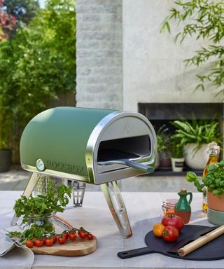 Green pizza oven