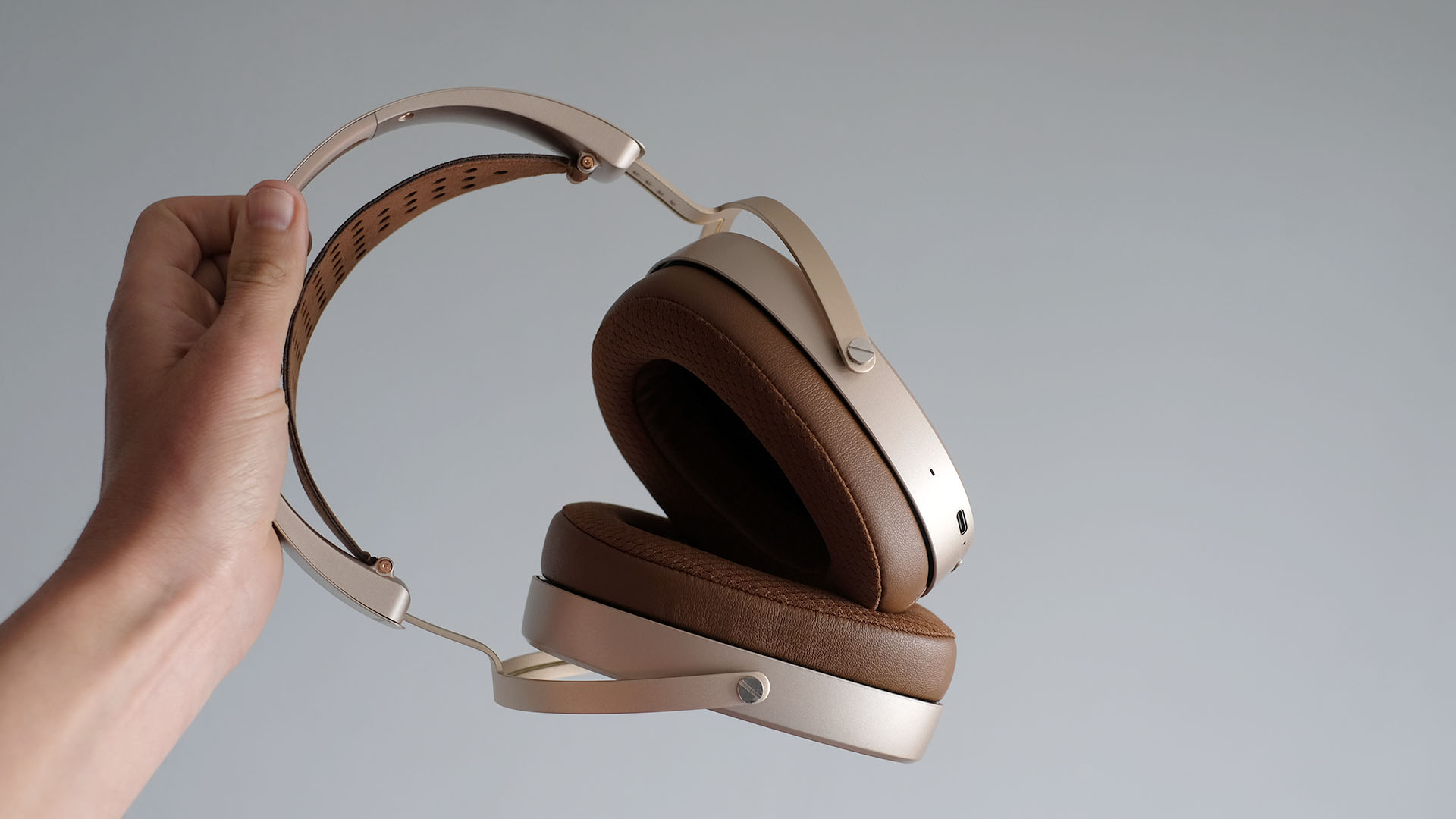 Hifiman HE1000 WiFi headphones.