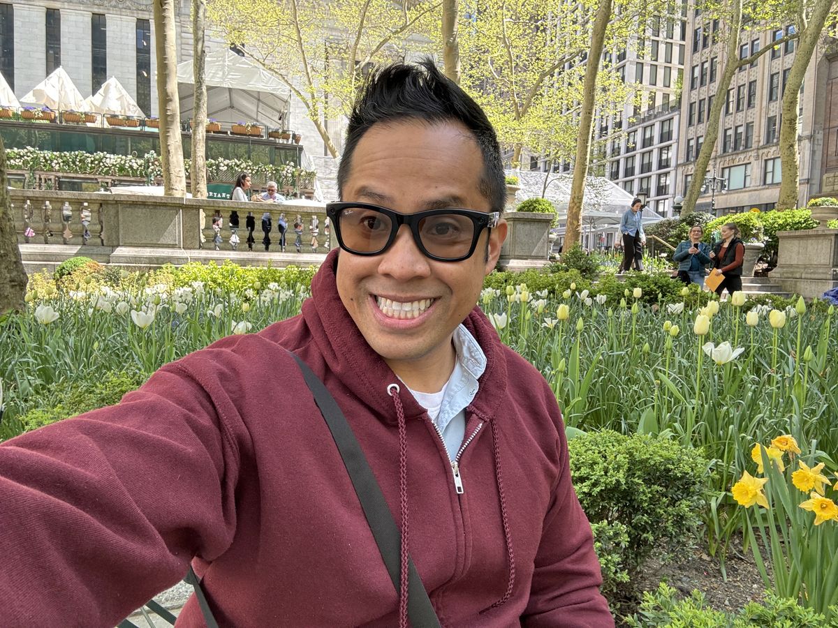 Apple iPhone 15 Pro Max selfie sample.