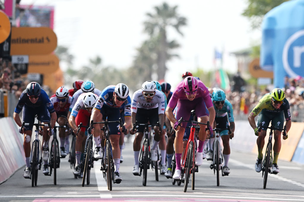 2024 Giro d'Italia: Jonathan Milan wins stage 11 