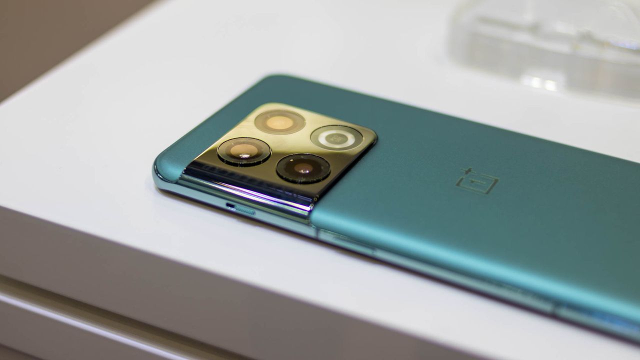 A photograph of the OnePlus 10 Pro's camera assembly