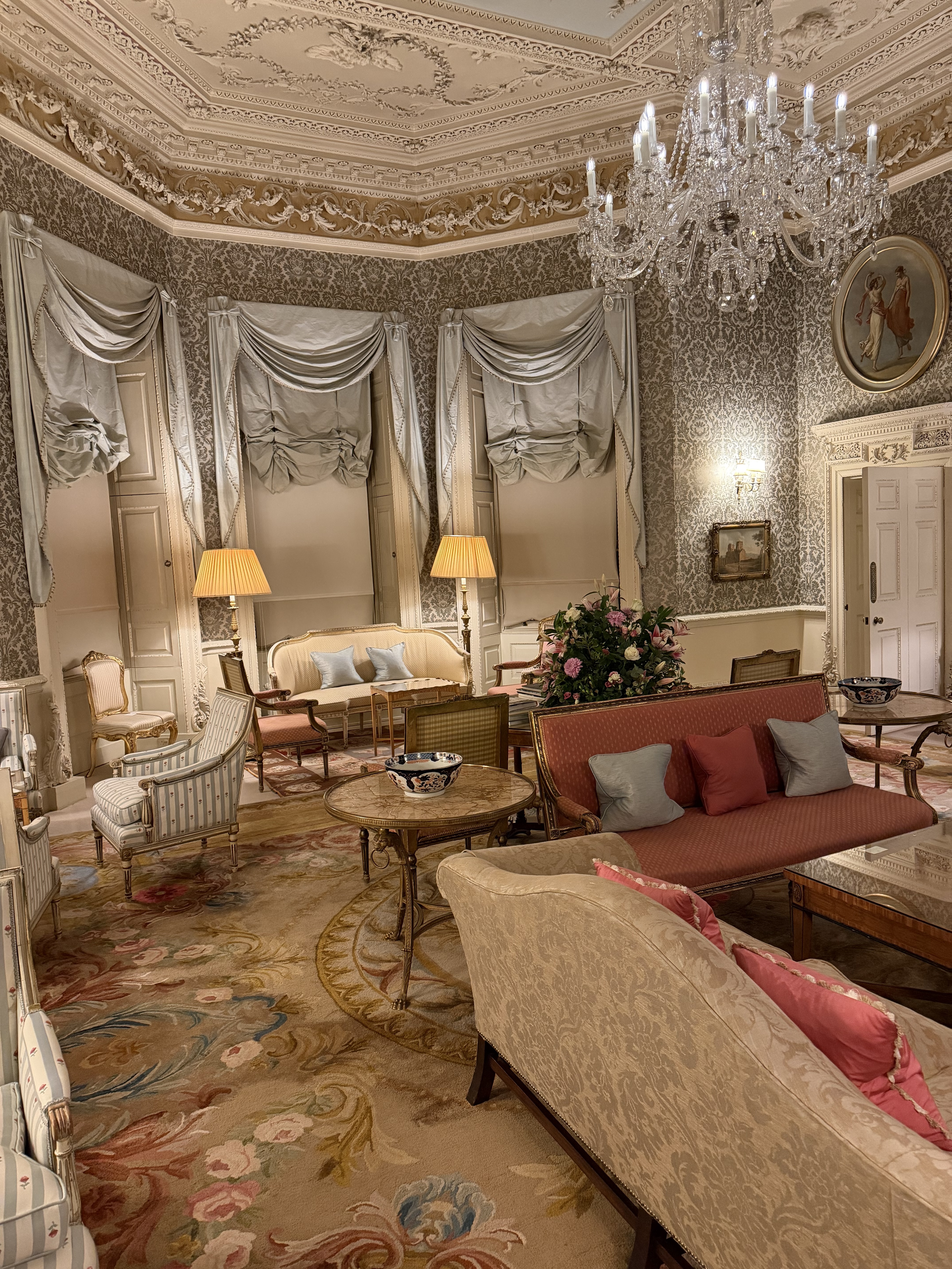 An image of the drawing room in Hartwell House.