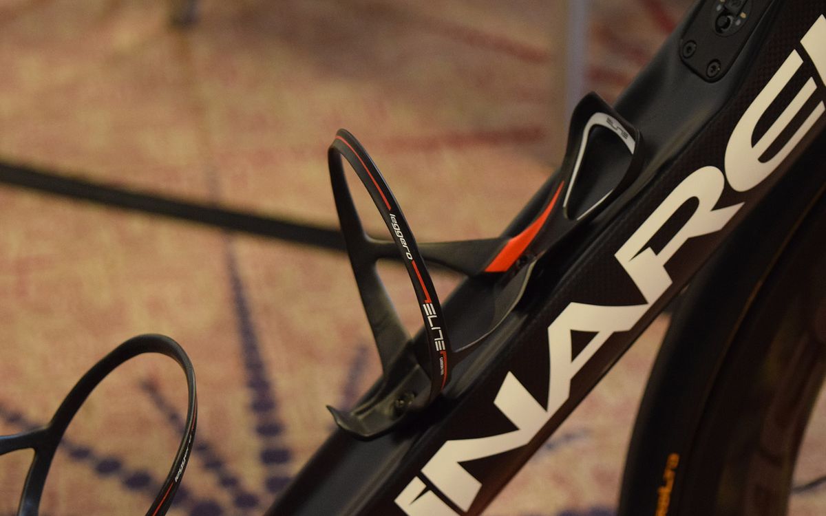 Team Ineos switch from Elite Vico Carbon bottle cages to Elite Leggero