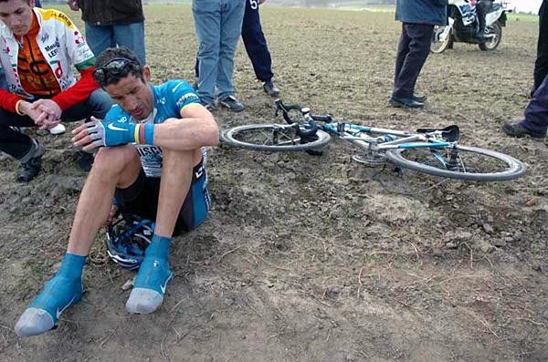 George Hincapie (Discovery) doesn't have much luck at all today