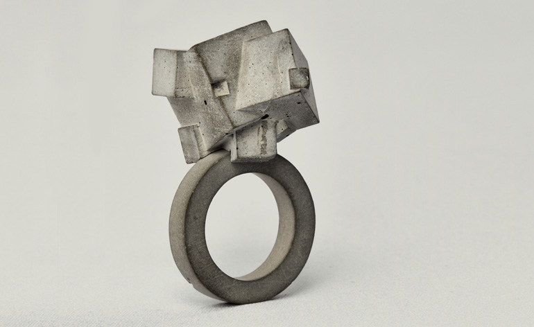 Ring in concrete and metal