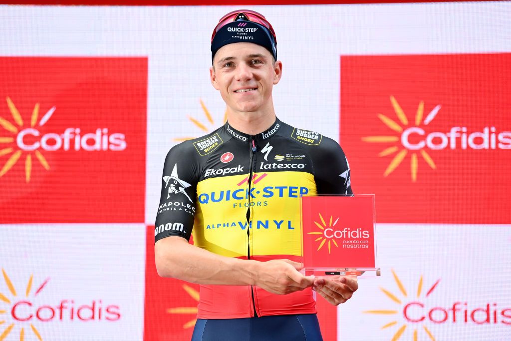 ALICANTE SPAIN AUGUST 30 Remco Evenepoel of Belgium and Team QuickStep Alpha Vinyl celebrates winning the individual time trial on the podium ceremony after the 77th Tour of Spain 2022 Stage 10 a 309km individual time trial stage from Elche to Alicante LaVuelta22 WorldTour on August 30 2022 in Alicante Spain Photo by Justin SetterfieldGetty Images
