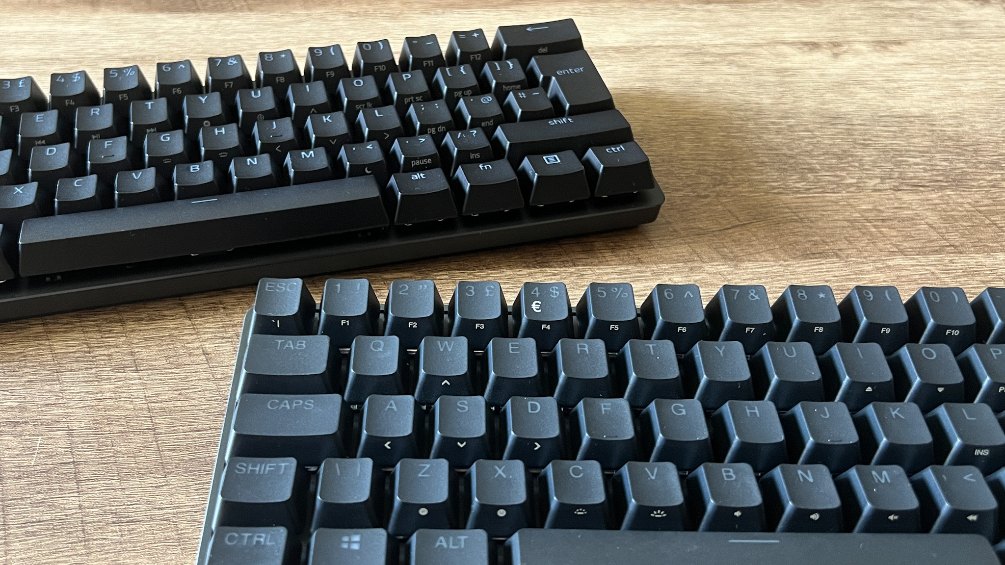 SteelSeries Apex Pro Mini vs Razer Huntsman Mini Analog - arrow keys